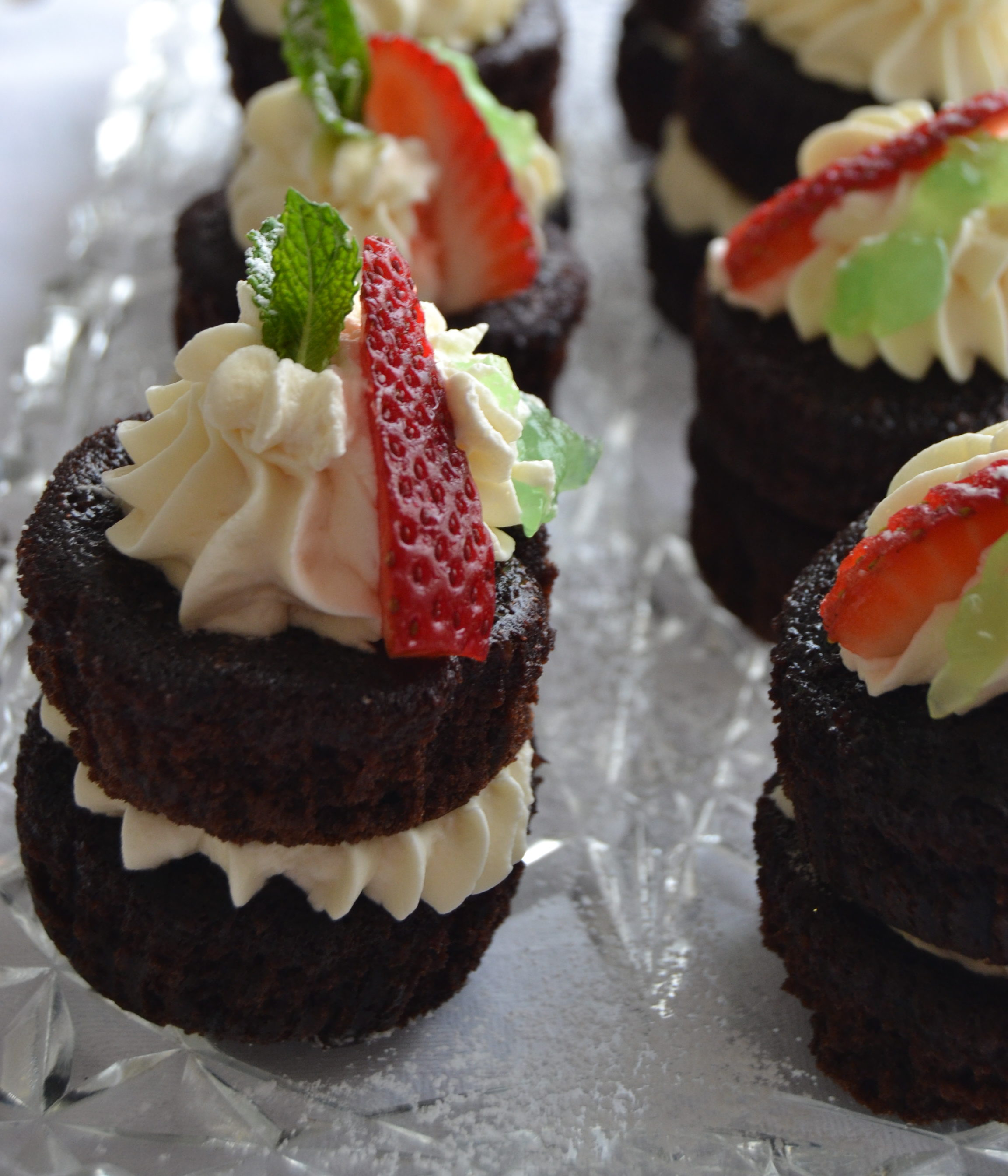 Queen cake & cupcakes